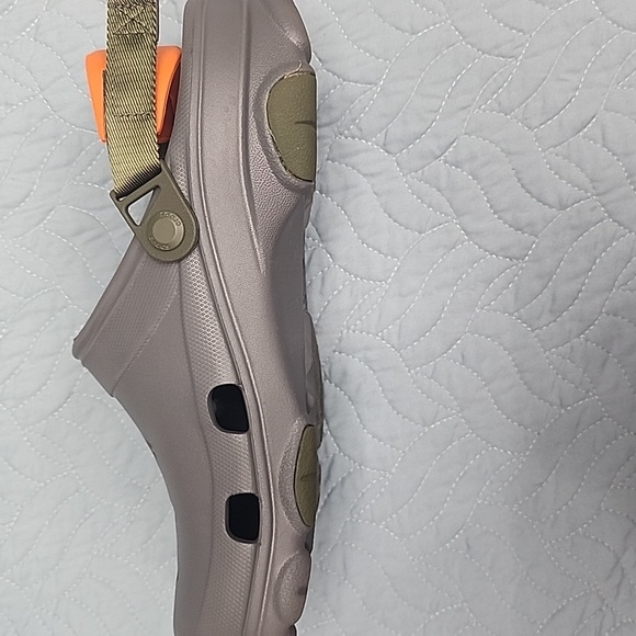 Crocs Mens 10 Womens 12 Gray Army Green And Orange Like NEW Hiking Swimming - Picture 8 of 14